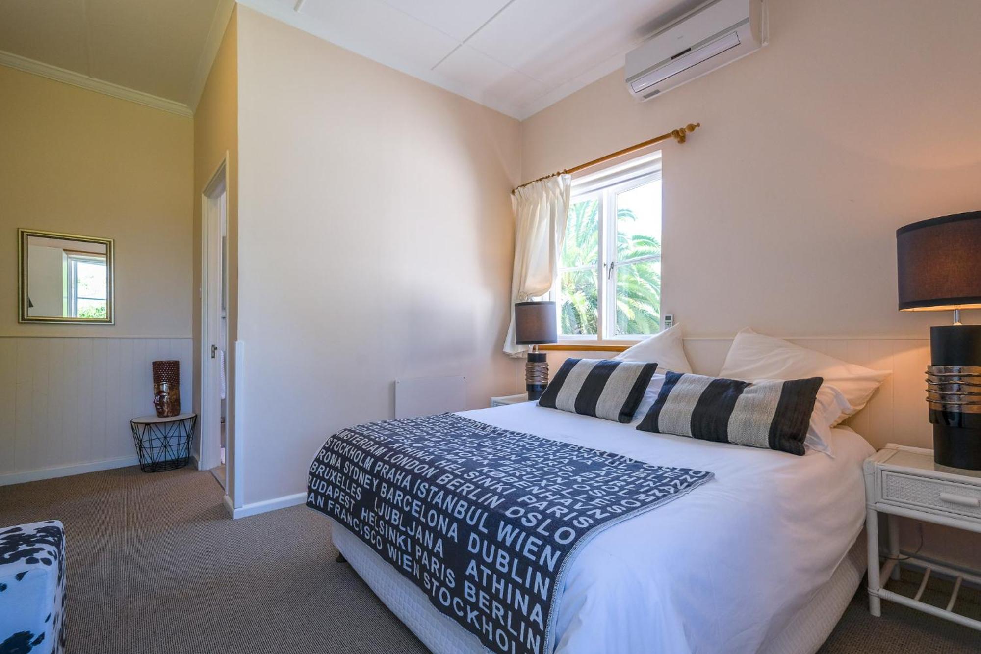 Oude Berg Guesthouse - 10 Caledon Street George Bilik gambar